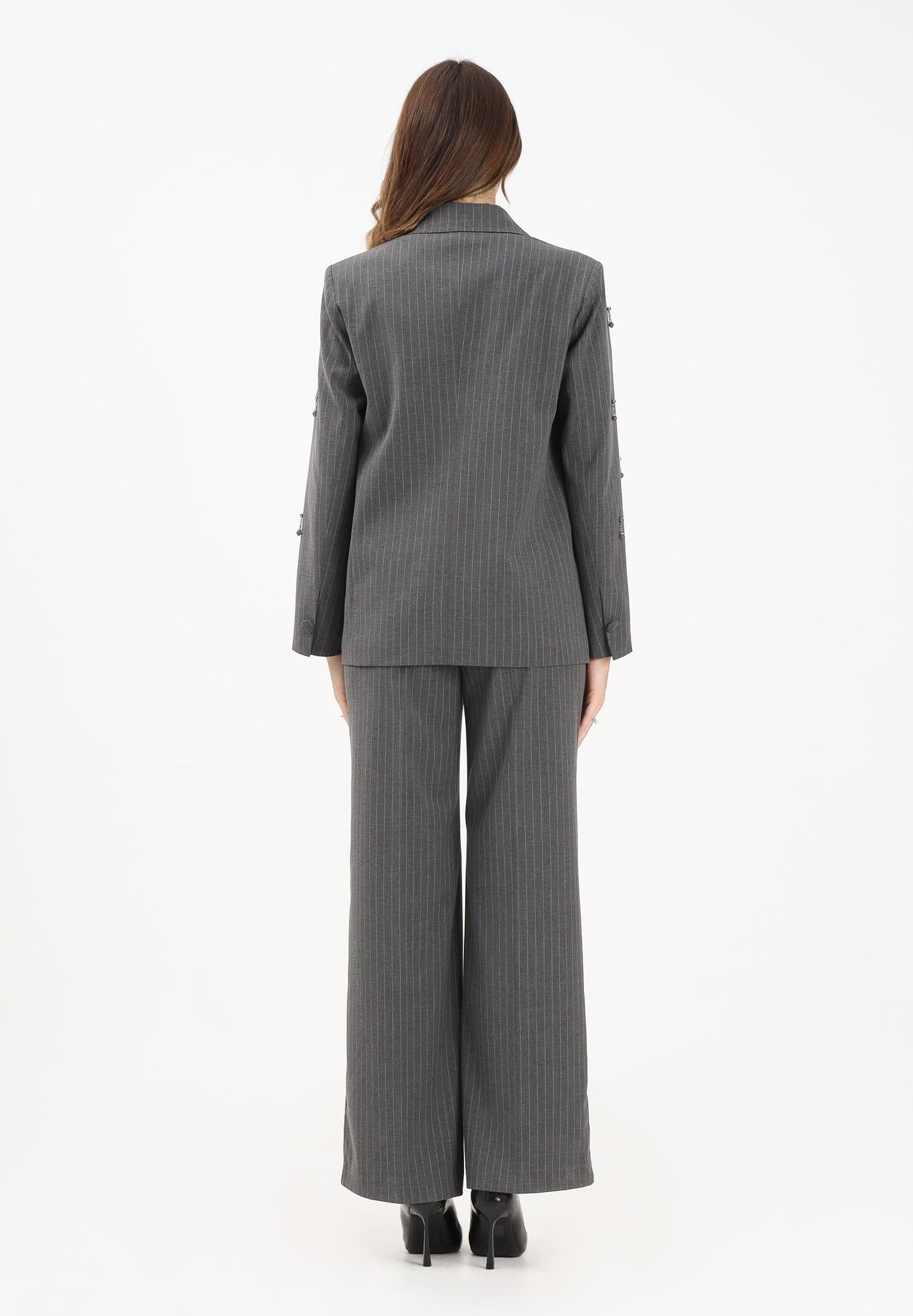 VICOLO Tailleur grigio gessato da donna con dettagli gioiello RF0565 GE VICOLO 