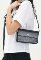 N21 Pochette nera da donna effetto lucido dalla forma rettangolare N2104RN0246 0N900 N21 
