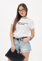 VICOLO T-shirt a manica corta bianca da donna con stampa "L'alcool fa male ma io lo perdono" RAB0696 02 VICOLO 