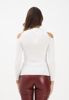 VICOLO Maglia girocollo bianca da donna con spalle scoperte 22185F BI VICOLO 
