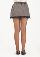 VICOLO Gonna corta da donna realizzata in tessuto principe di Galles nei toni del marrone e nero TF1473 SC VICOLO 