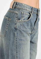 VICOLO Jeans Nathalie da donna realizzati in denim blu medio con un delicato effetto slavato DF5142 VU VICOLO 