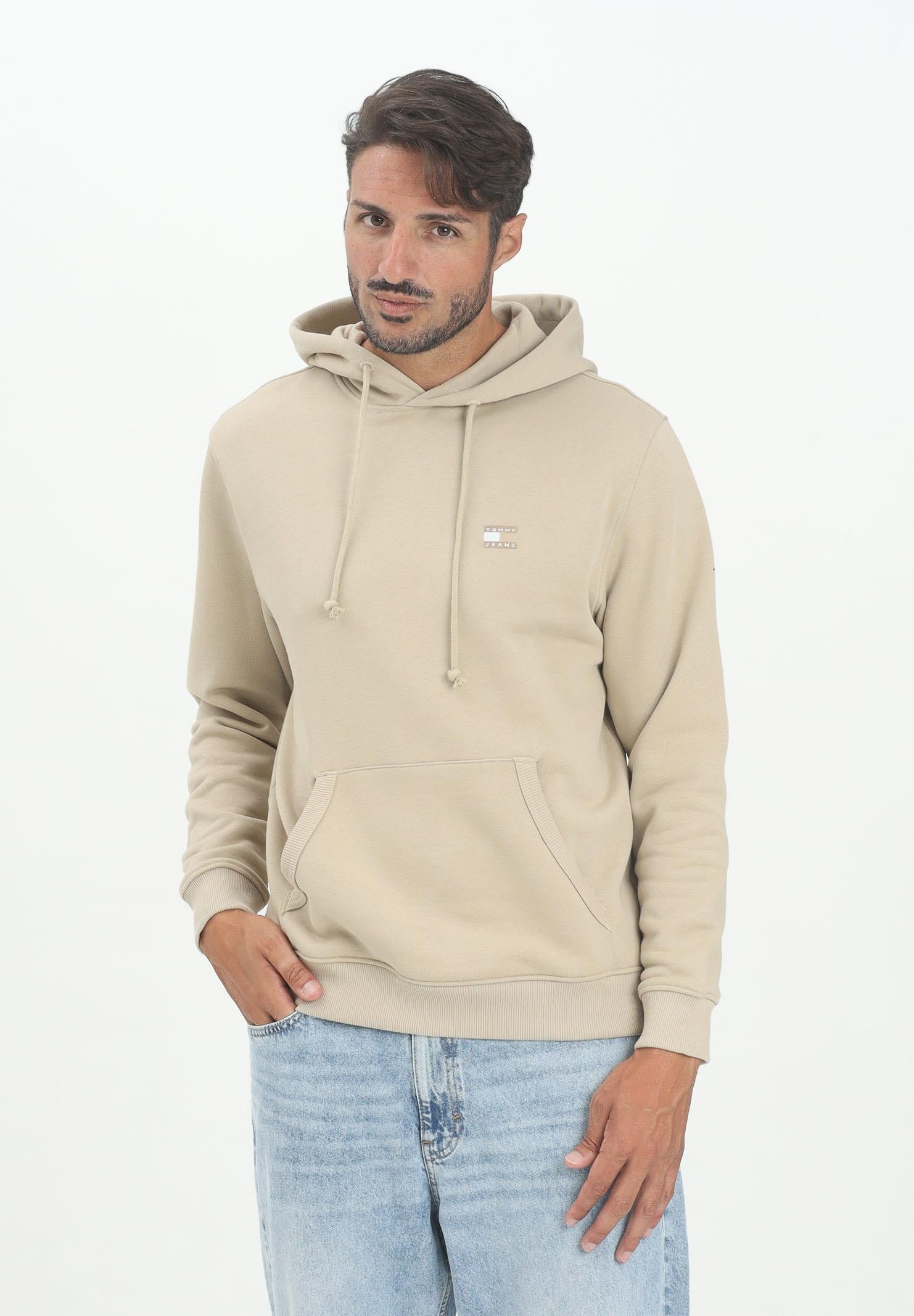 TOMMY JEANS Felpa con cappuccio beige da uomo rifinita da logo DM0DM20258RBV  TOMMY JEANS 