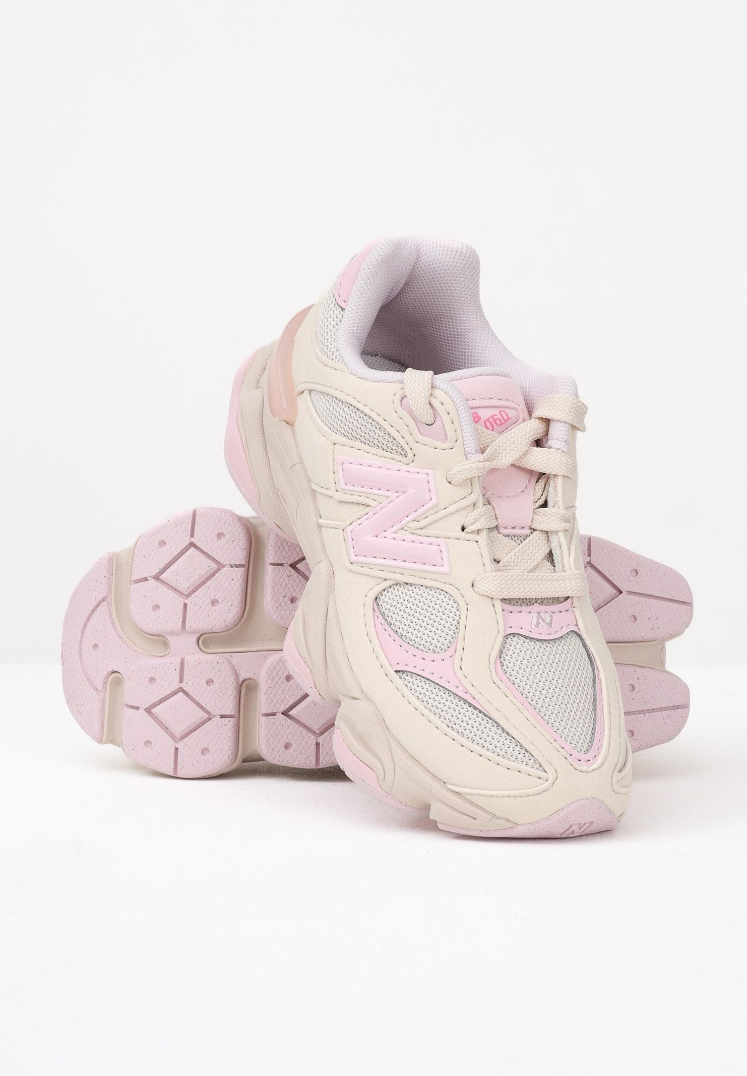 NEW BALANCE Sneakers 9060 Lace panna e rosa da bambina PC9060JP . NEW BALANCE 