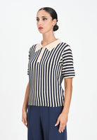 JDY Polo da donna caratterizzata da righe verticali in contrasto beige e blu navy 15354079 ECLIP JDY 