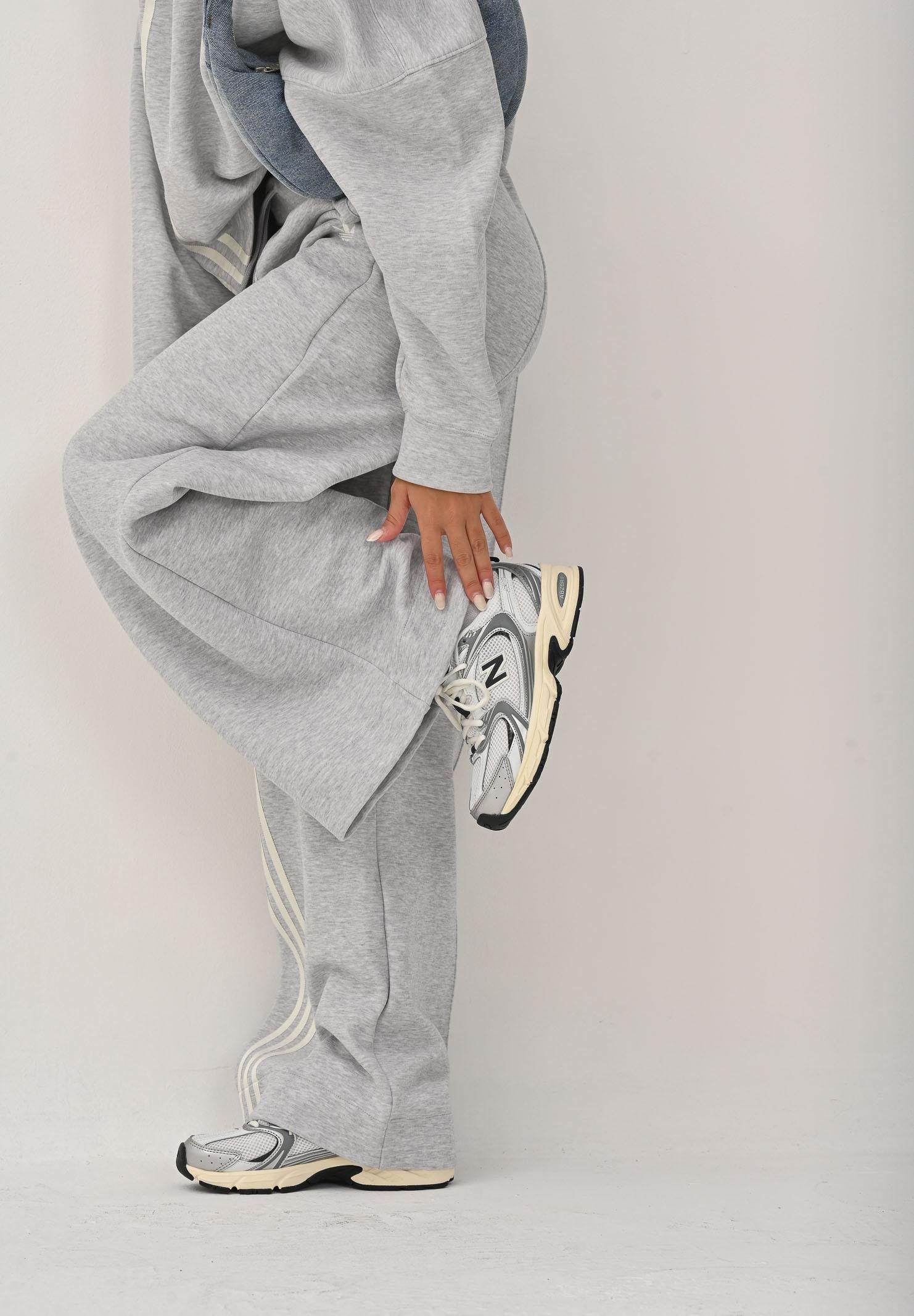 NEW BALANCE Sneakers 530 argento, bianche e nere per uomo e donna U530ESA  NEW BALANCE 