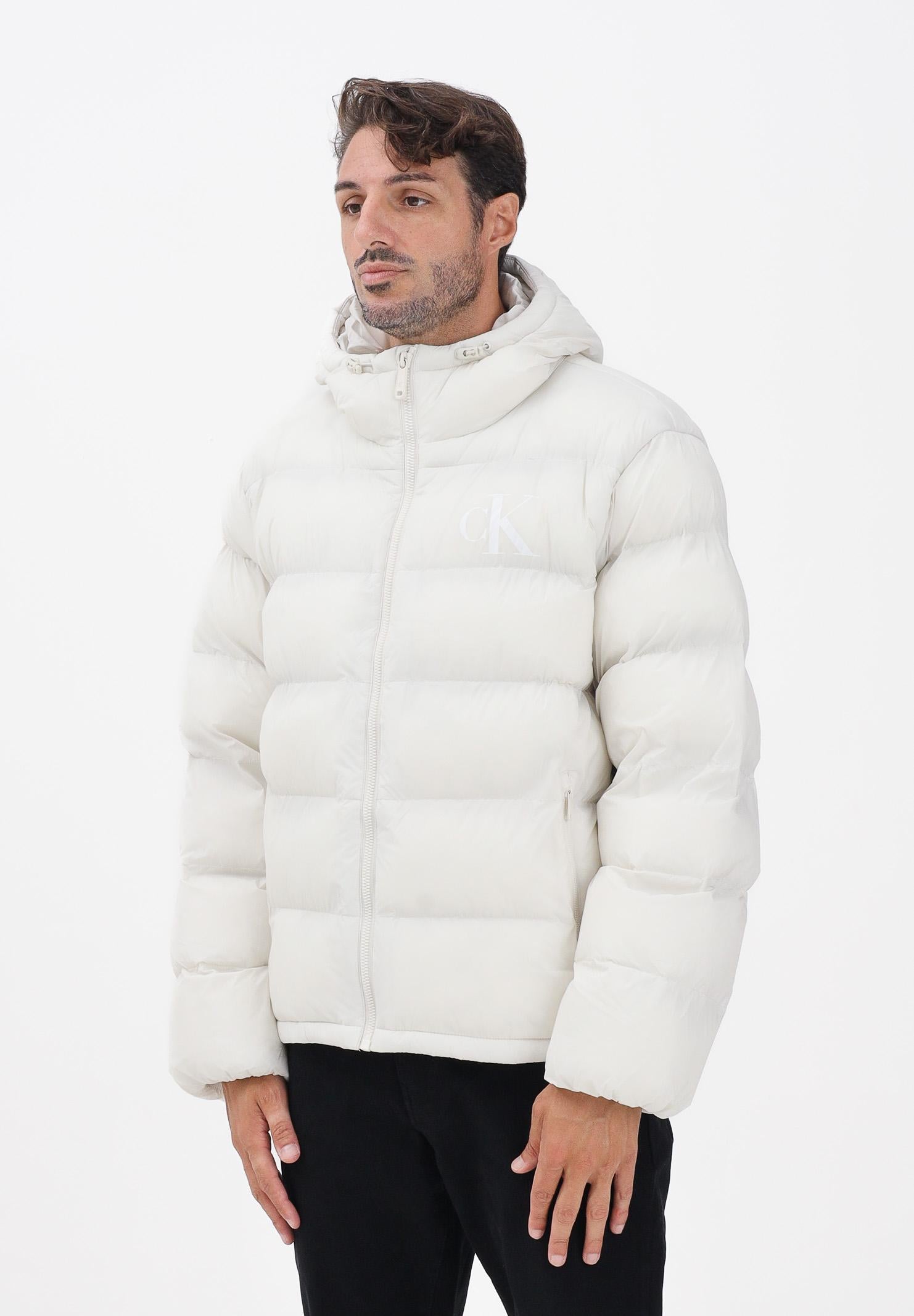 CALVIN KLEIN JEANS Piumino bianco da uomo con logo LV04RD528G67U . CALVIN KLEIN JEANS 