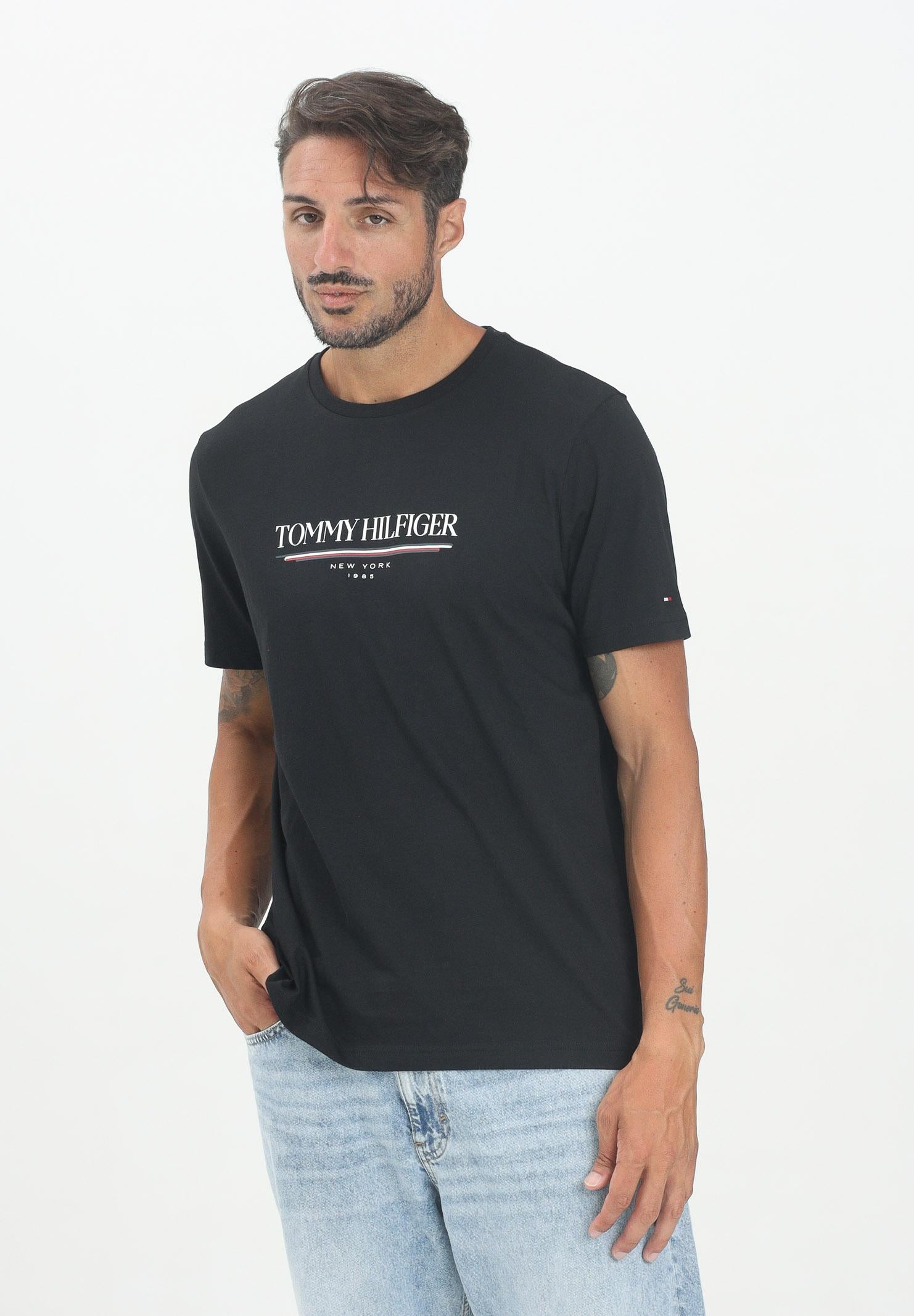TOMMY HILFIGER T-shirt a manica corta nera da uomo con logo
