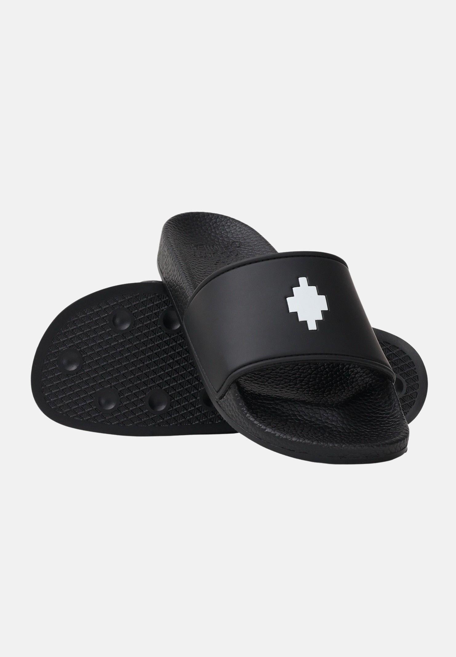 MARCELO BURLON COUNTY OF MILAN Ciabatte nere da uomo con logo COMAS2606794888 . MARCELO BURLON COUNTY OF MILAN 