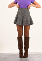 PINKO Gonna corta da donna realizzata in tweed stretch effetto spigato nei toni del marrone 105569A2QX ZM7 PINKO 