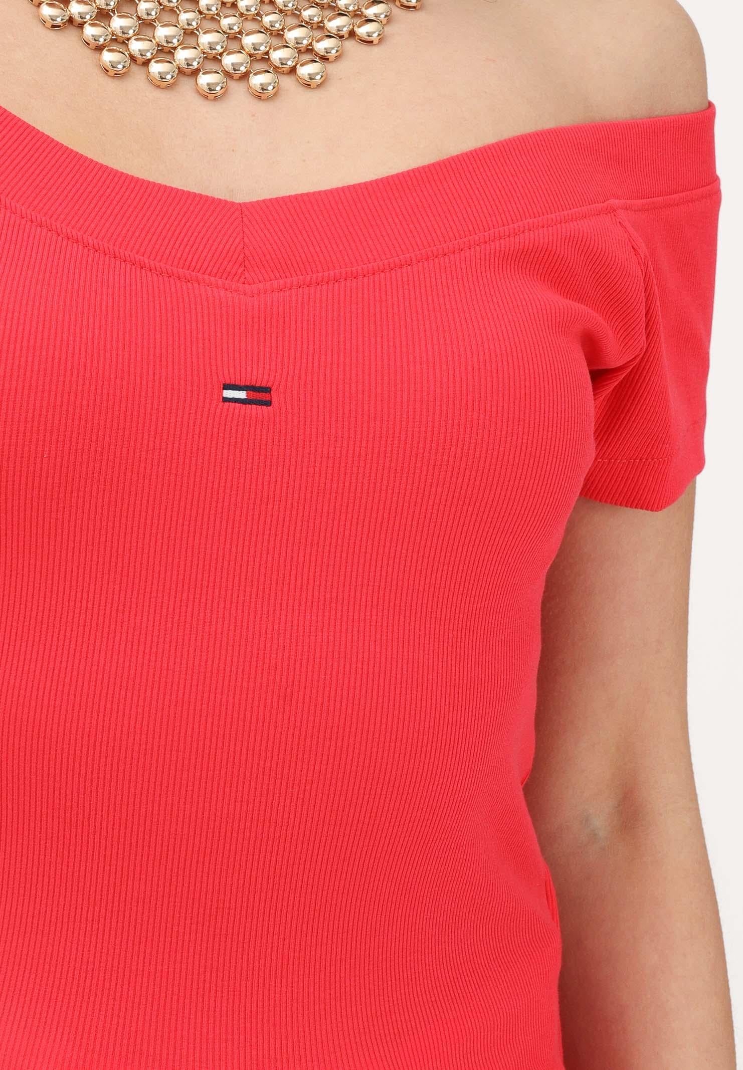 TOMMY JEANS T-shirt a manica corta rosso fragola da donna con scollo a barca DW0DW22265 XK3 TOMMY JEANS 
