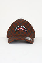 SPRAYGROUND Cappello con visiera marrone e nero per uomo e donna con ricamo shark SP6628BROWN . SPRAYGROUND 