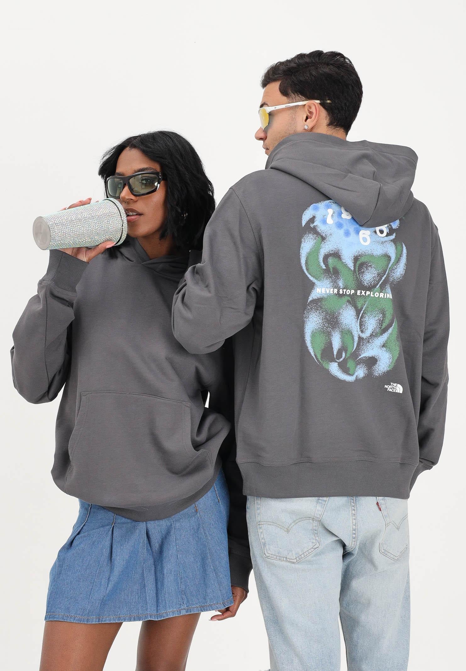 THE NORTH FACE Felpa con cappuccio 1966 Motion Relaxed grigia per uomo e donna NF0A8GAJRHI1 . THE NORTH FACE 