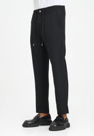 VERSACE JEANS COUTURE Pantalone nero da uomo impreziosito da un hardware con Institutional Logo 79GAA100N0136 899 VERSACE JEANS COUTURE 