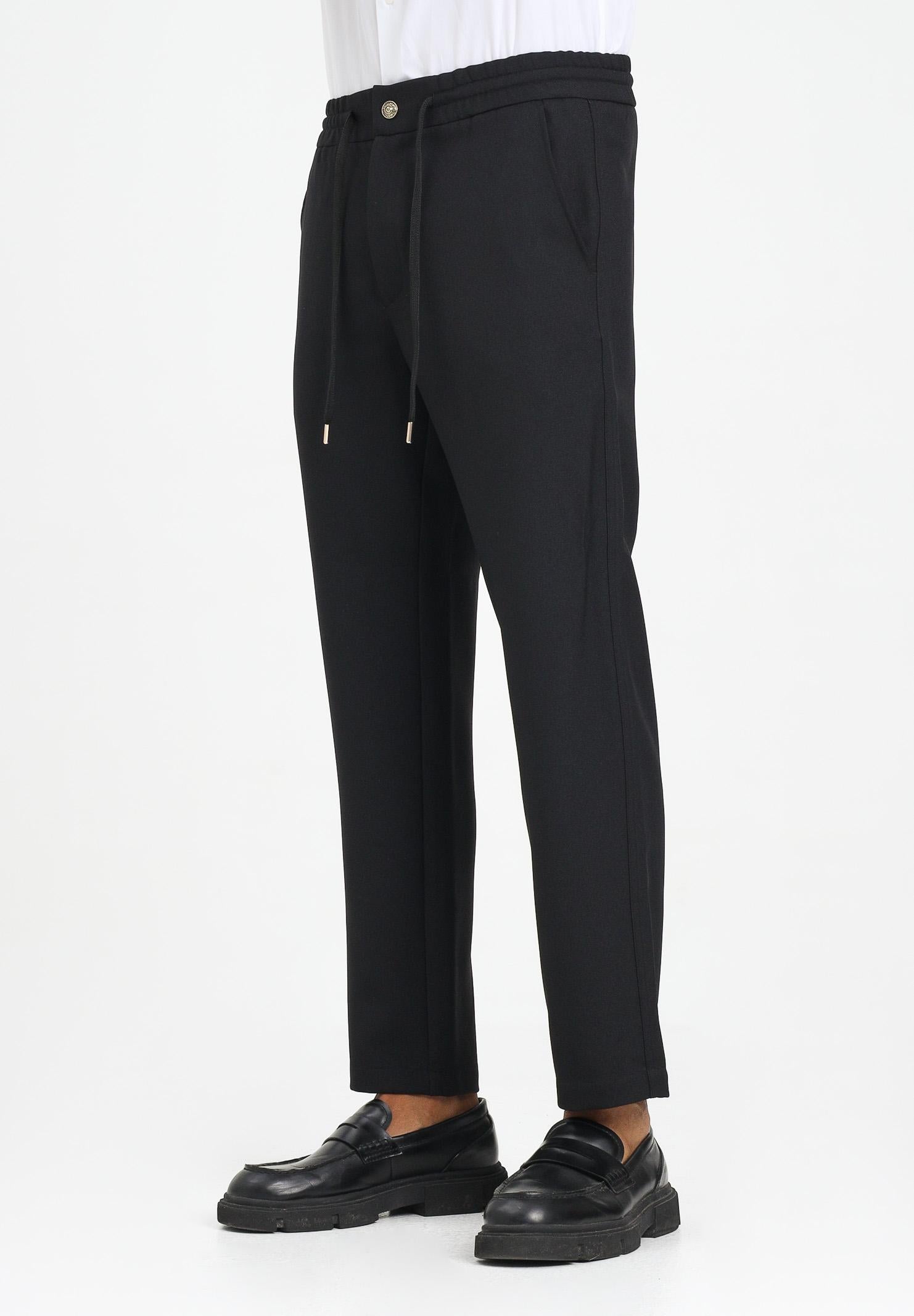 VERSACE JEANS COUTURE Pantalone nero da uomo impreziosito da un hardware con Institutional Logo 79GAA100N0136 899 VERSACE JEANS COUTURE 