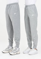 NIKE Pantalone sportivo Nike Club grigio per uomo e donna FN3801 063 NIKE 