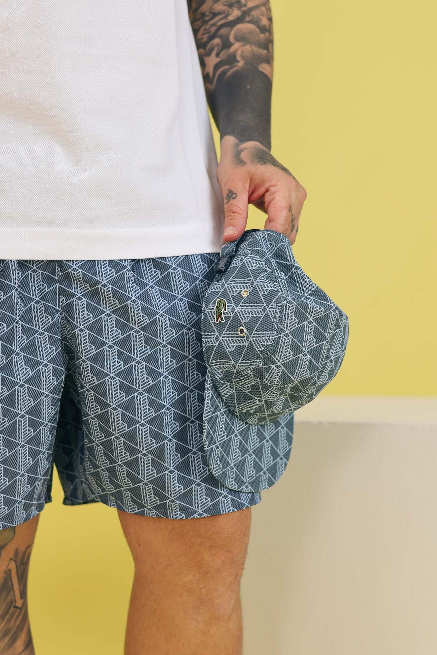 LACOSTE Cappello con visiera blu per uomo e donna caratterizzato da stampa monogram RK0763 HGI LACOSTE 