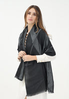 ARMANI EXCHANGE Sciarpa nera da donna con dettaglio logo A|X XW000883AF13399 FC034 ARMANI EXCHANGE 