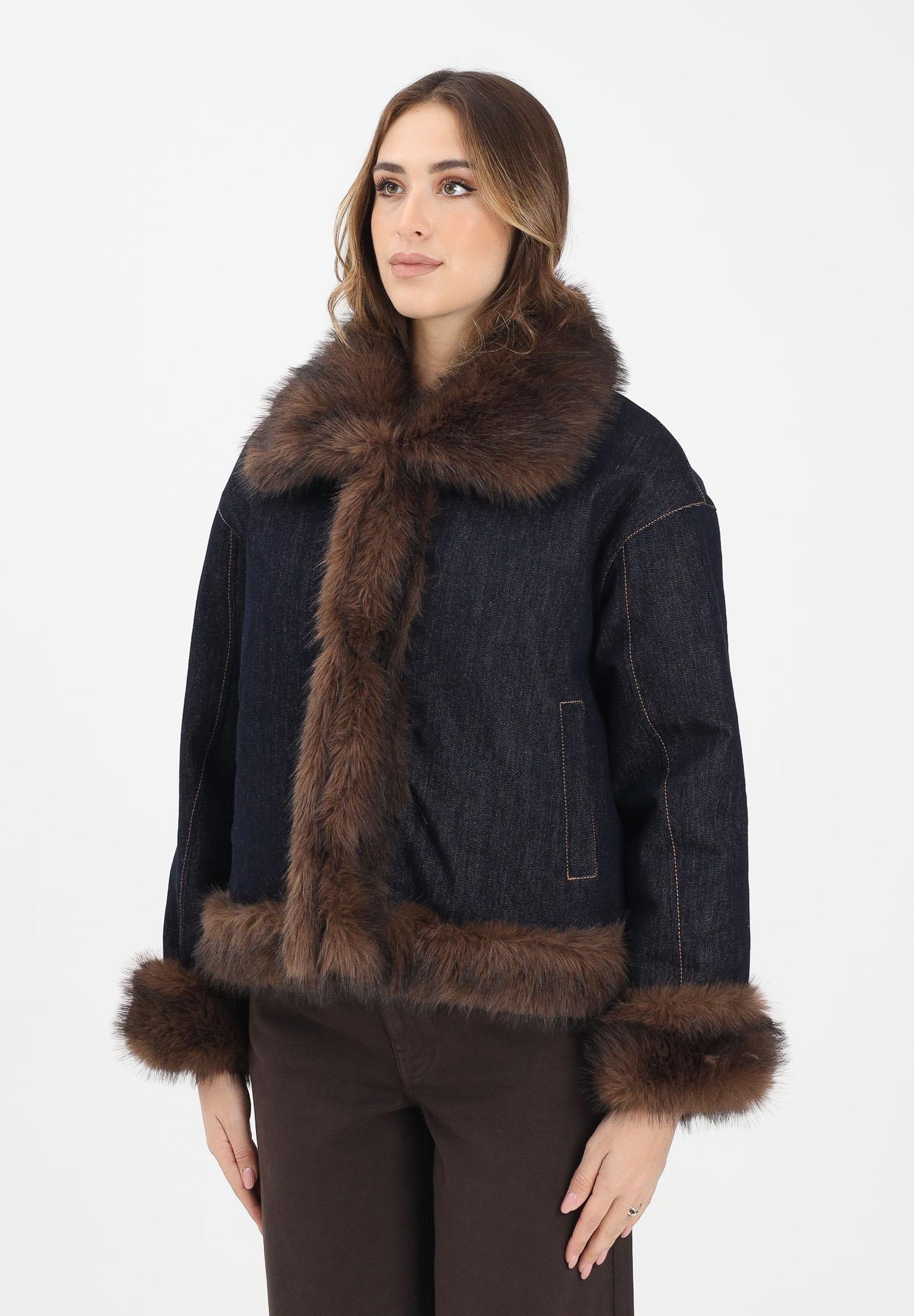 VICOLO Giubbotto in denim blu da donna con dettagli in pelliccia TF0079 VU VICOLO 