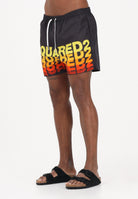 DSQUARED2 Shorts mare nero da uomo con maxi stampa logo D7B626710 001 DSQUARED2 