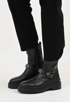 PINKO Stivali bassi neri da donna con cinturino decorativo SD0447P061Z99 . PINKO 