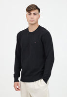 Maglioncino girocollo nero da uomo con ricamo bandierina MW0MW36347BDS  TOMMY HILFIGER 