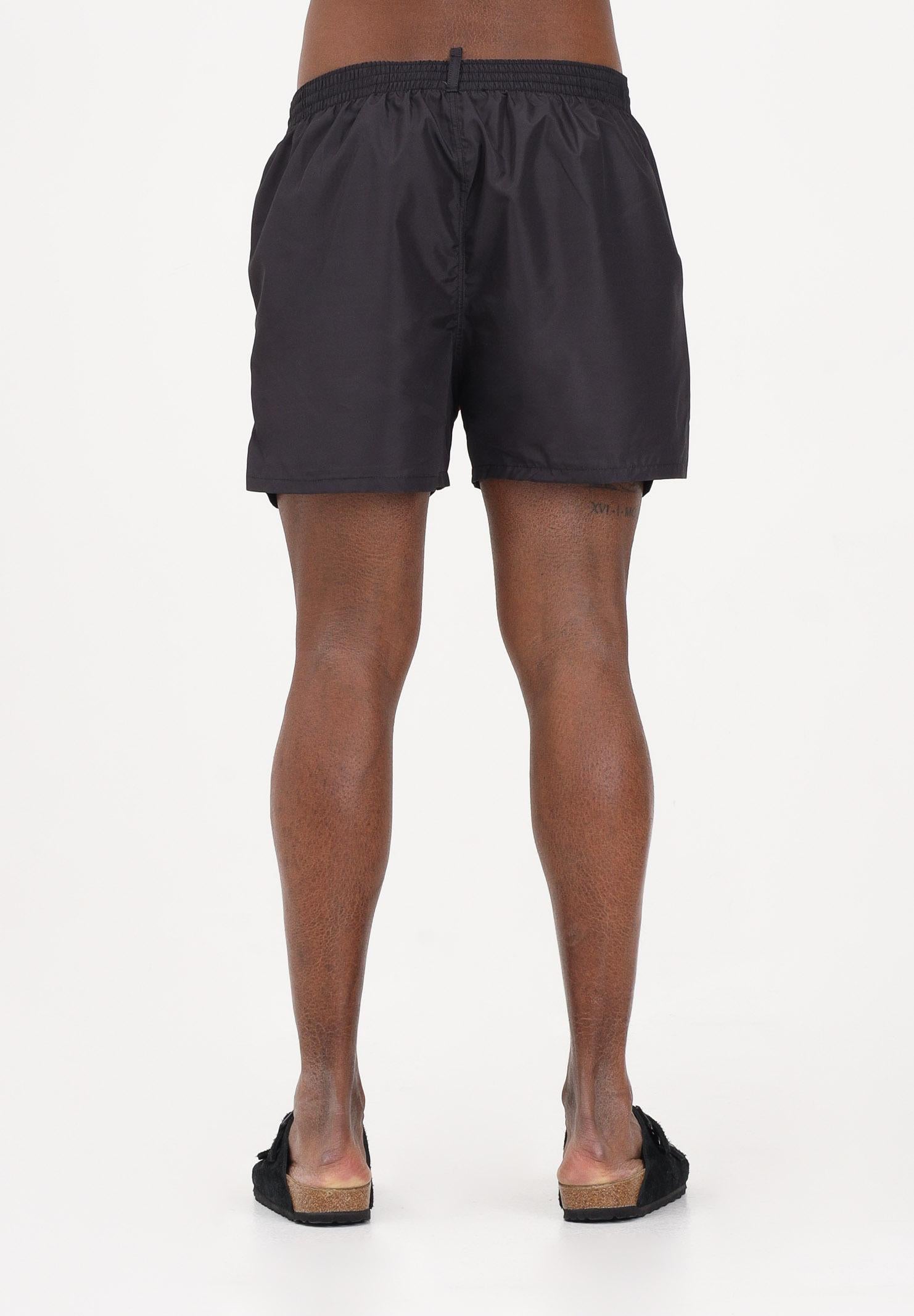 DSQUARED2 Shorts mare nero da uomo con maxi stampa logo D7B626710 001 DSQUARED2 