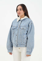 LEVI'S® Montone Sherpa Trucker anni '90 in denim da donna A4435-0010 . LEVI'S® 