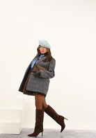 VICOLO Giacca doppiopetto da donna realizzata in tessuto a quadri principe di Galles nei toni del grigio e marrone TF1750 PR VICOLO 