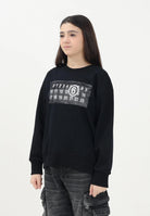 MAISON MARGIELA Felpa girocollo nera per donna, ragazzi e bambini con logo numerico Pixel M60796MM02X M6900 MAISON MARGIELA 