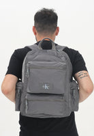 CALVIN KLEIN Zaino grigio da uomo in tessuto tecnico LV04G3122G PCG CALVIN KLEIN 