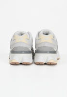 NEW BALANCE Sneakers 9060 grigie per uomo e donna GC9060AB . NEW BALANCE 