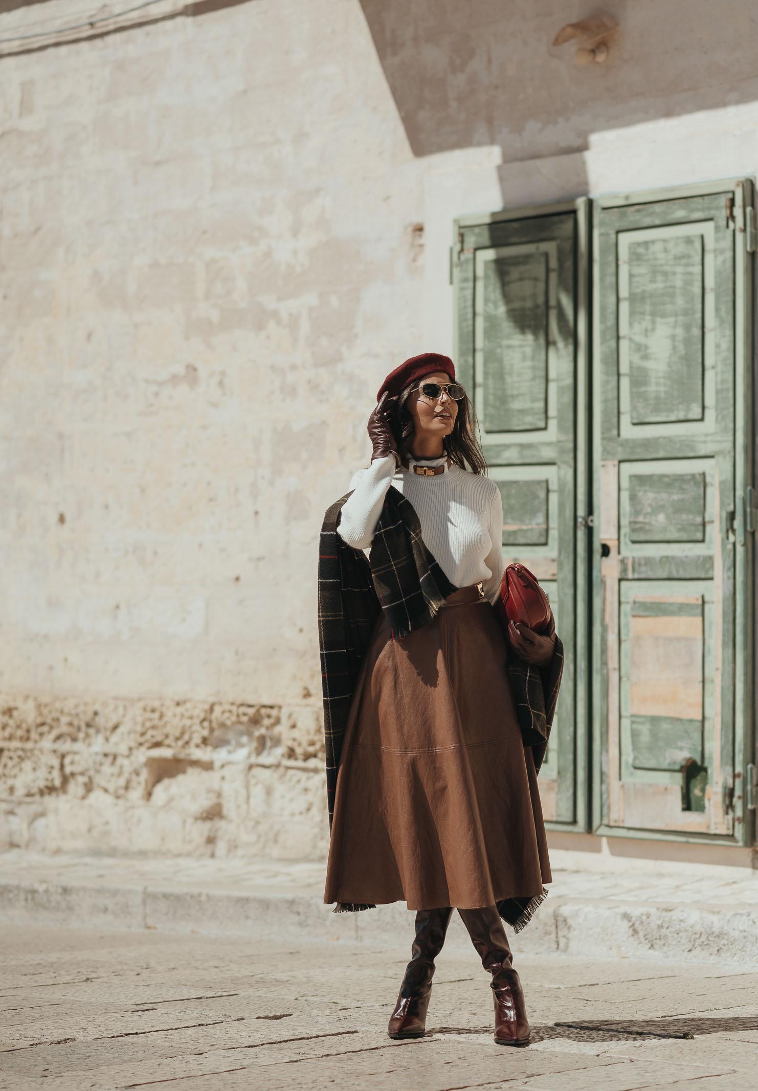 ELISABETTA FRANCHI Gonna midi cammello da donna con dettagli logo<BR/><BR/> GO13656E2 EC1 ELISABETTA FRANCHI 