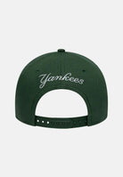 NEW ERA Cappello con visiera 9FORTY E-Frame New York Yankees MLB Outline Script verde per uomo e donna 60771813 . NEW ERA 