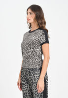 PUMA T-shirt a manica corta T7 Leo Luxe nera da donna 632135 01 PUMA 