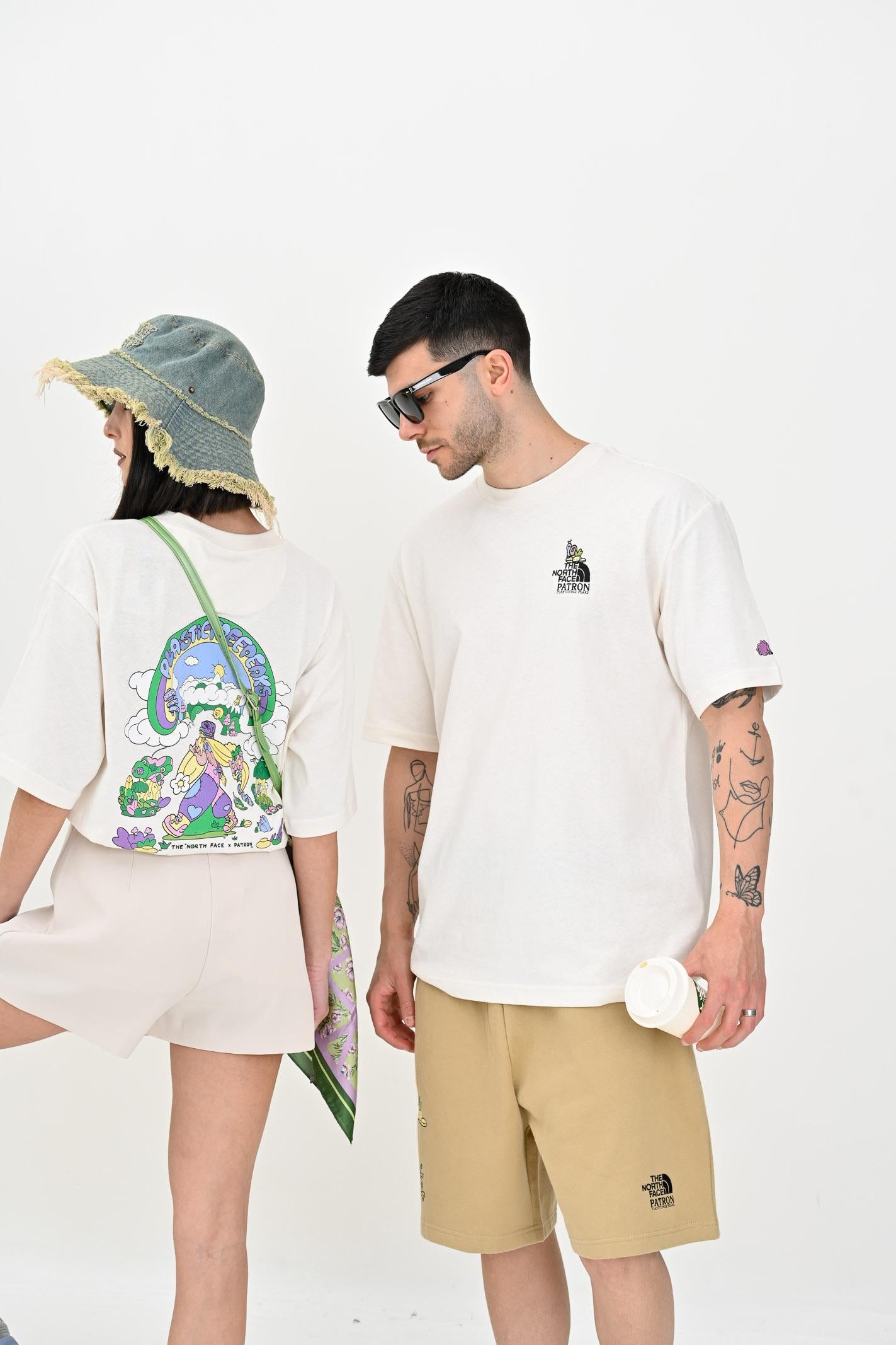 THE NORTH FACE T-shirt a manica corta Clean Trails Oversized panna per uomo e donna NF0A8C2TQLI1  THE NORTH FACE 