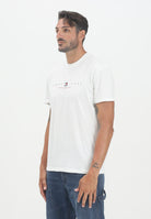 TOMMY JEANS T-shirt a manica corta bianca da uomo con logo DM0DM21911YBL  TOMMY JEANS 
