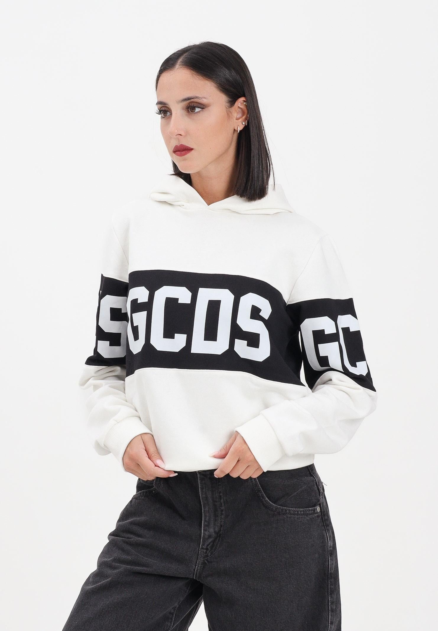 GCDS Felpa con cappuccio bianca per donna, ragazze e bambini rifinita da stampa logo B2JU1926BA2 15 GCDS 