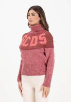 GCDS Maglione a collo alto rosa da donna con intarsio logo GCDS B2CW1603KJ3 42 GCDS 