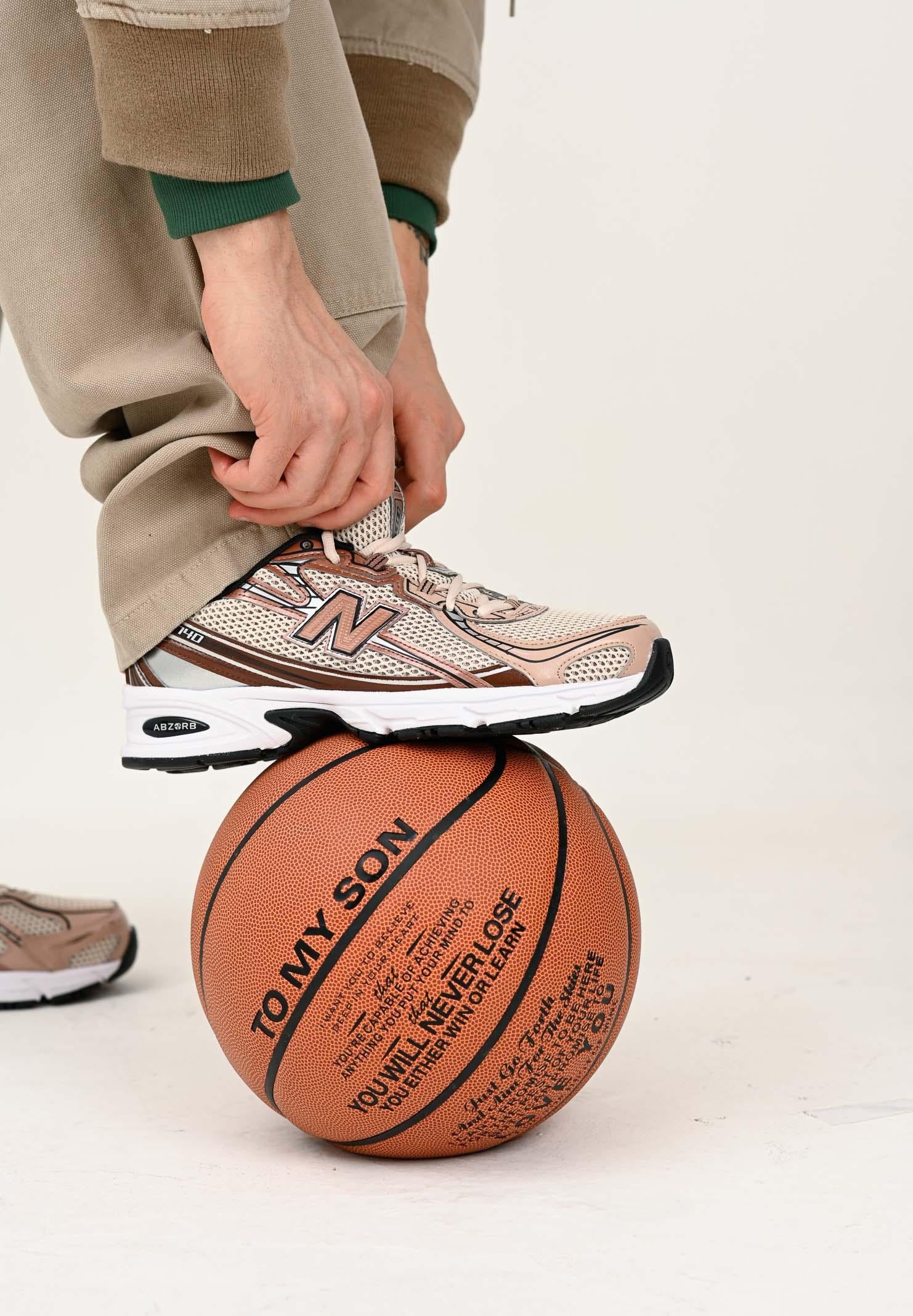 NEW BALANCE Sneakers 740 beige e bronzo da uomo U740BB2 . NEW BALANCE 