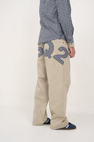 DSQUARED2 Pantalone beige per donna, ragazzi e bambini con il logo DSQ2 ricamato sul retro DQ2734D00XC DQ717 DSQUARED2 