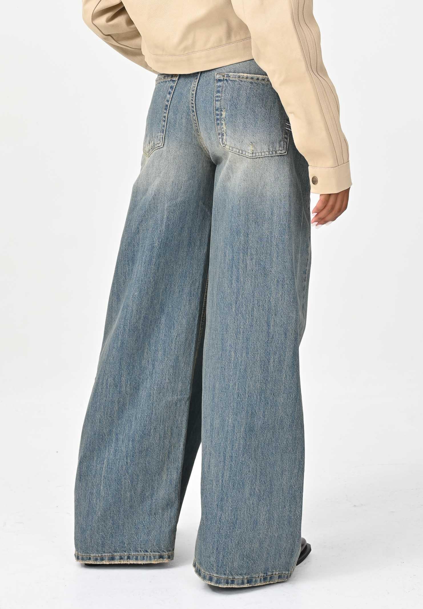 VICOLO Jeans Nathalie da donna realizzati in denim blu medio con un delicato effetto slavato DF5142 VU VICOLO 