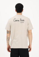 CALVIN KLEIN JEANS T-shirt a manica corta beige da uomo con logo frontale e stampa sul retro LV14RF802G 2JX CALVIN KLEIN JEANS 