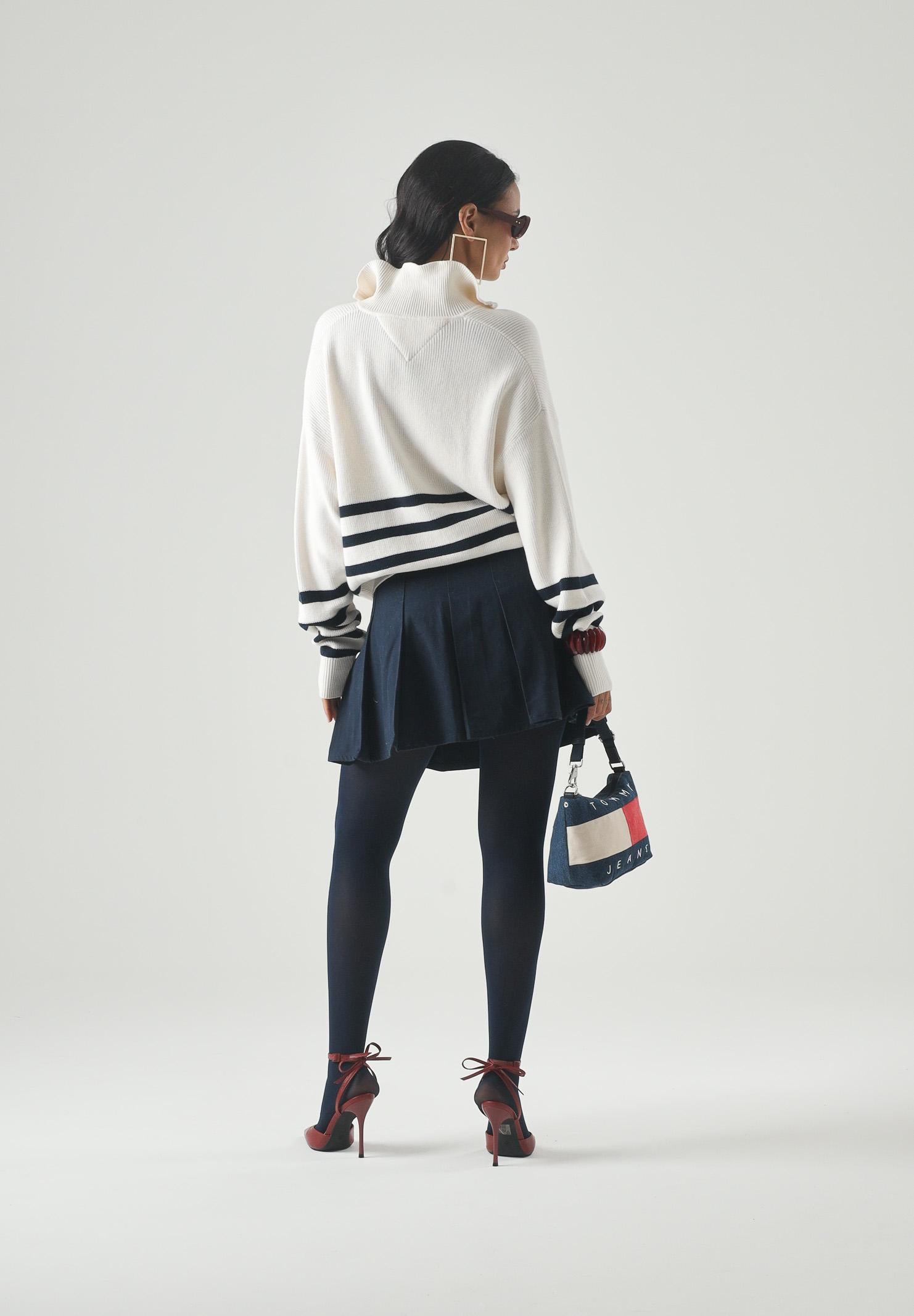 TOMMY JEANS maglione Tommy Badge Stripe Quarter-Zip Jumper Ancient White Stripe bianco/panna donna. DW0DW22928 YBH TOMMY JEANS 