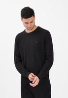 TOMMY HILFIGER Maglioncino girocollo nero da uomo con ricamo bandierina MW0MW36347 BDS TOMMY HILFIGER 