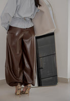 SIMONA CORSELLINI Pantalone in eco-pelle color cioccolato da donna A25CPPA00901-C00020 V0746 SIMONA CORSELLINI 