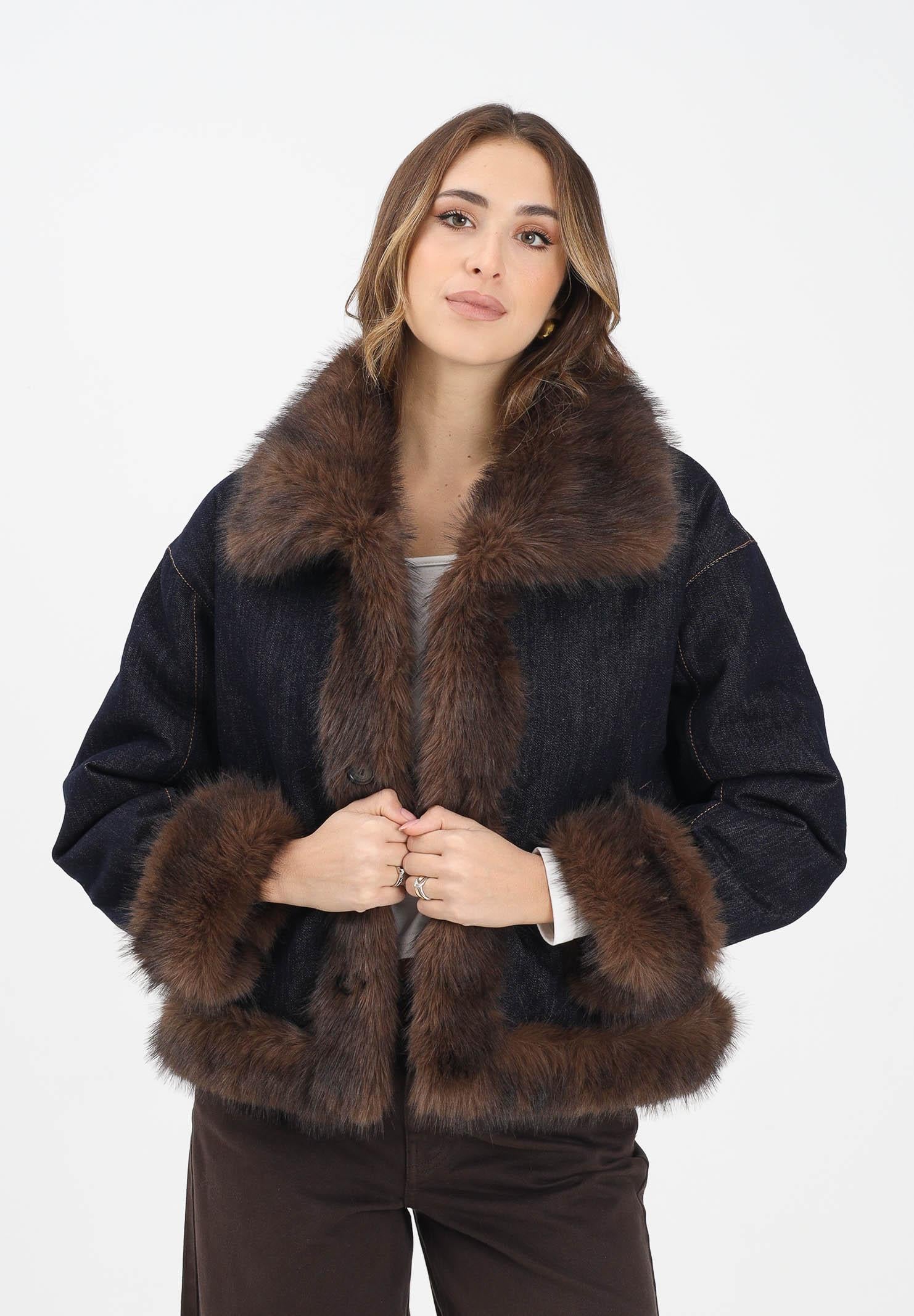 VICOLO Giubbotto in denim blu da donna con dettagli in pelliccia TF0079 VU VICOLO 