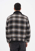 LEVI'S® Montone Sherpa Trucker da uomo con motivo check sfumato nei toni del nero, grigio e marrone A6030-0012  LEVI'S® 