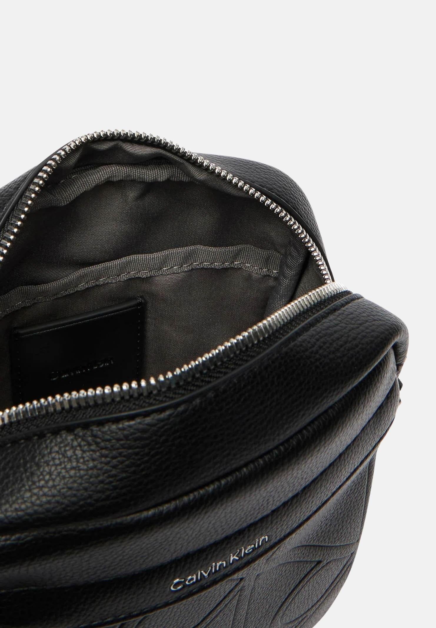 CALVIN KLEIN borsa a tracolla Emblem AOP Emboss Reporter colore black, nero, uomo LV04D3331G UB1 CALVIN KLEIN 