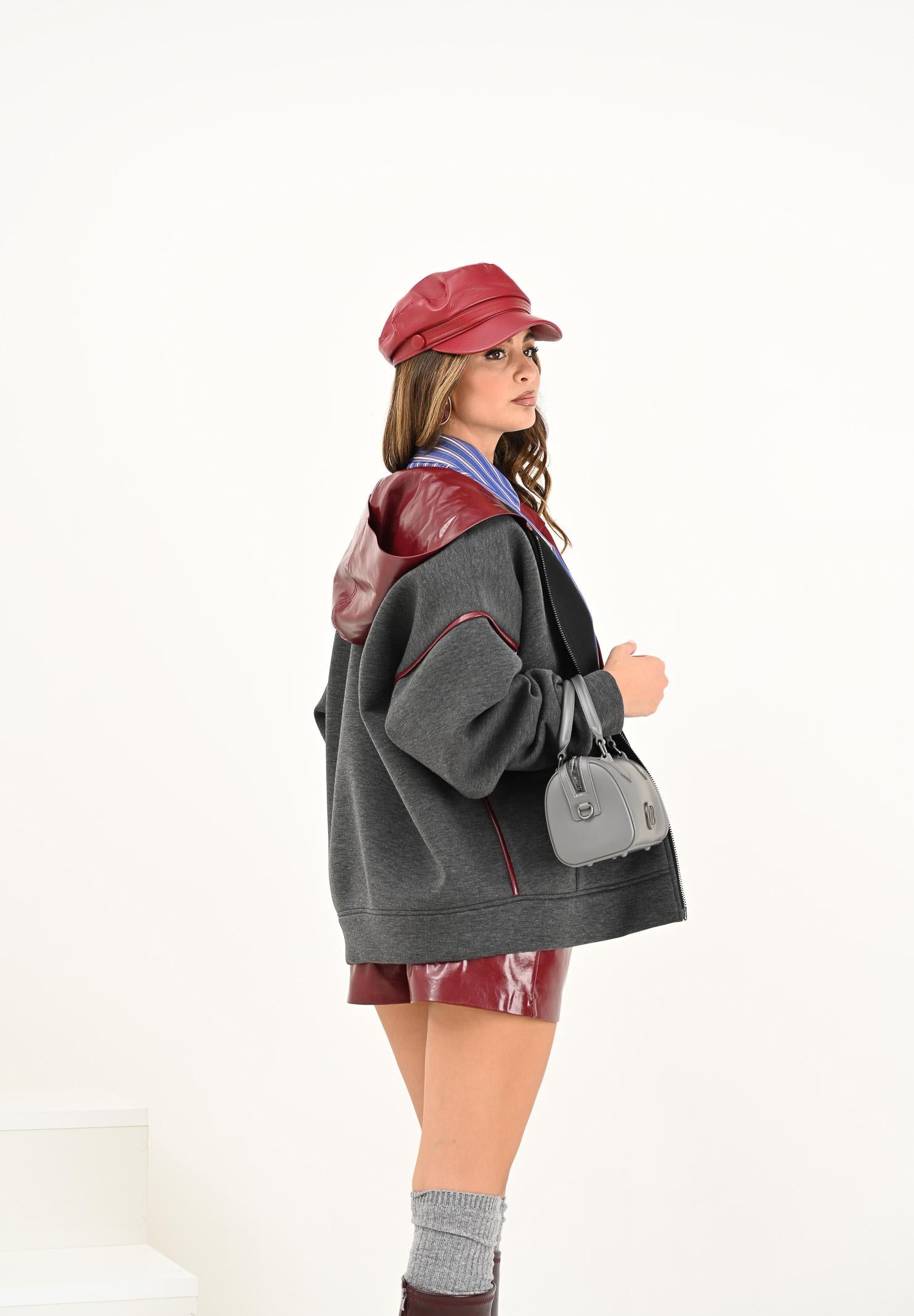 SIMONA CORSELLINI Felpa con zip grigia da donna caratterizzata da inserti in ecopelle bordeaux A25CPFE00301-C00006 V0751 SIMONA CORSELLINI 